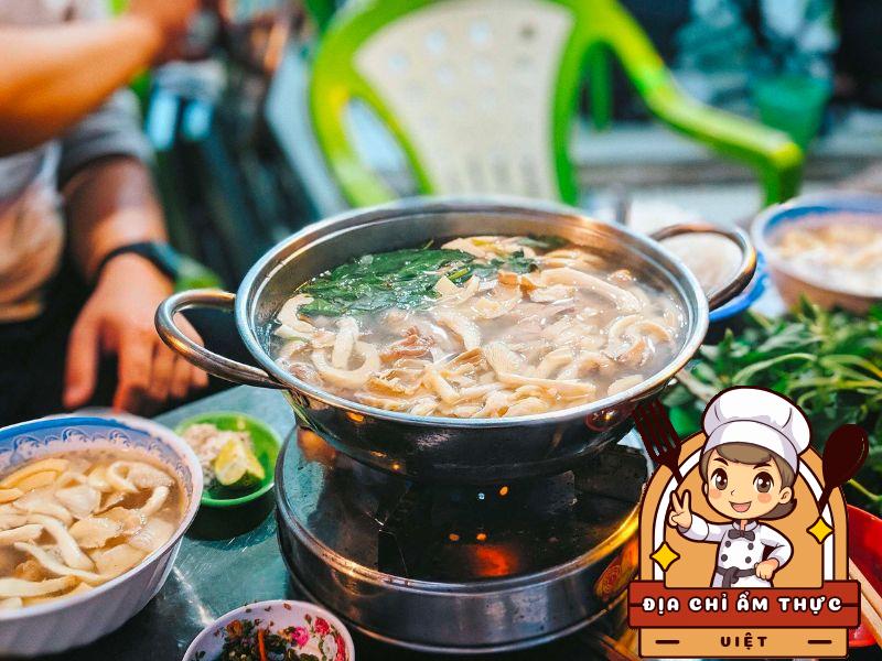 Lẩu gà lá é Đà Lạt